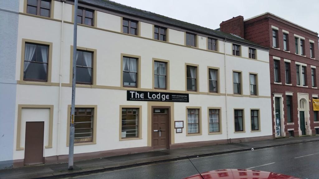 The Lodge Guest Accommodation Barrow-in-Furness Bagian luar foto